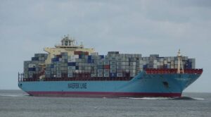 Maersk, Kızıldeniz'deki nakliye operasyonlarını durdurdu